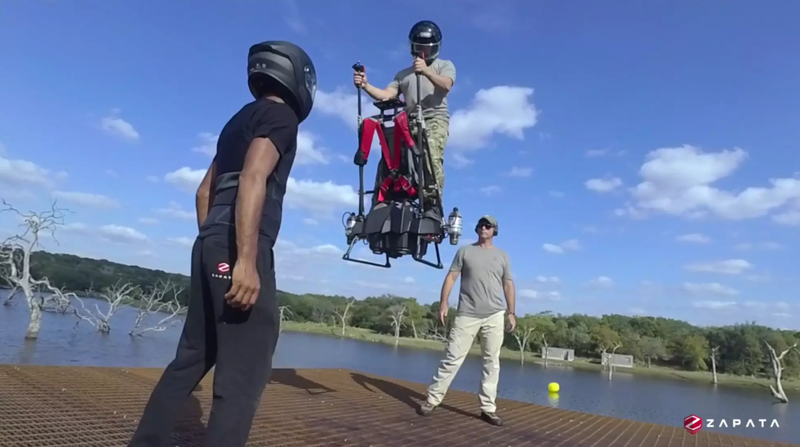 Illustration for article titled ÂżTe molestan los turistas en Segway? Esta compañĂa ha creado un Segway volador que cualquiera puede manejar